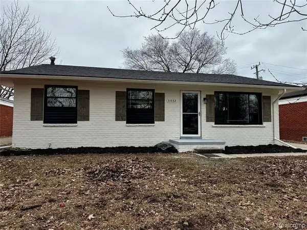 31032 Manhattan, Saint Clair Shores, MI 