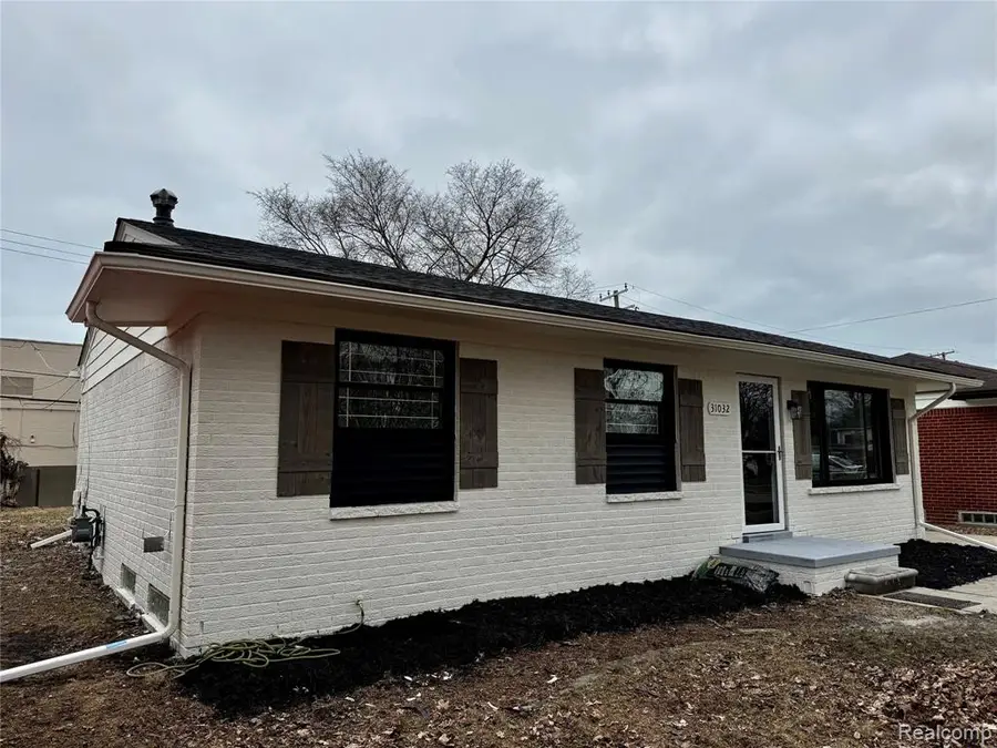 31032 Manhattan, Saint Clair Shores, MI  - #2