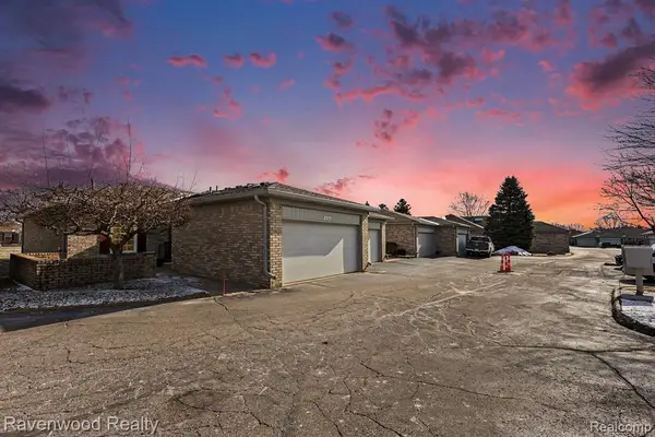 48588 Hudson Bay #116, Shelby Twp, MI 