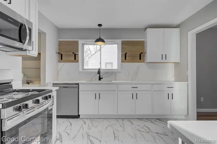 550 Roth, Clawson, MI  - #2