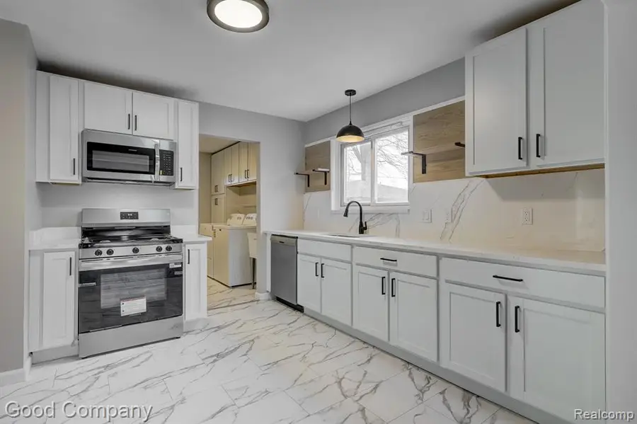 550 Roth, Clawson, MI  - #3