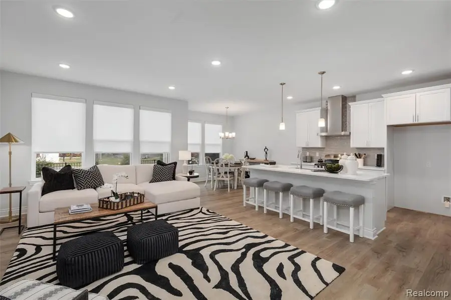 803 Balmoral Ln, Troy, MI 48085 - #2