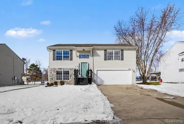 339 Andover Woods, Fenton, MI 
