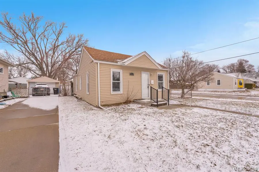 304 W Kalama, Madison Heights, MI 48071 - #2