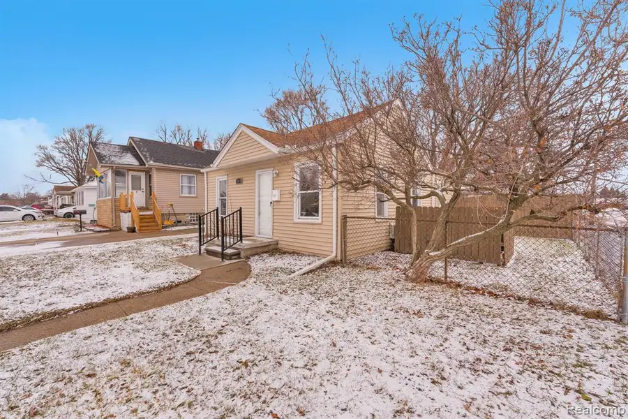 304 W Kalama, Madison Heights, MI 48071 - #3