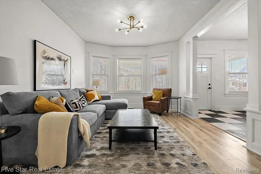 3869 Burns, Detroit, MI  - #3