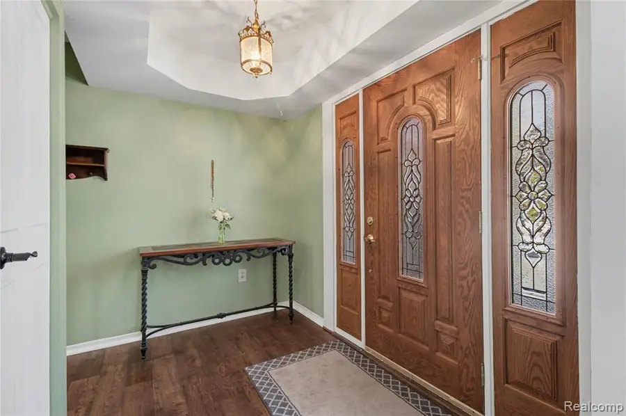 5597 Leafwood, Commerce Township, MI 48382 - #2