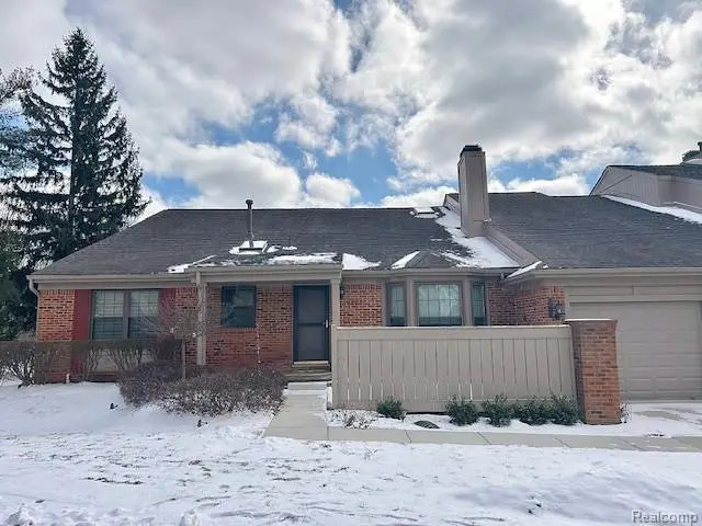 7305 Meadowridge #28, West Bloomfield, MI  - #1