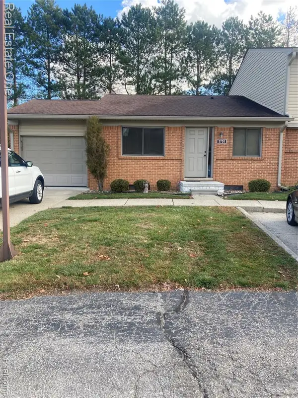 3700 Old Creek #124, Troy, MI 