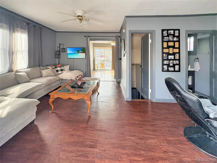 211 N Saginaw, Holly, MI 48442 - #3