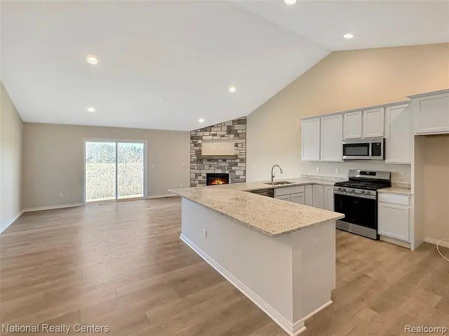 317 Devonshire #9, Lapeer, MI  - #3