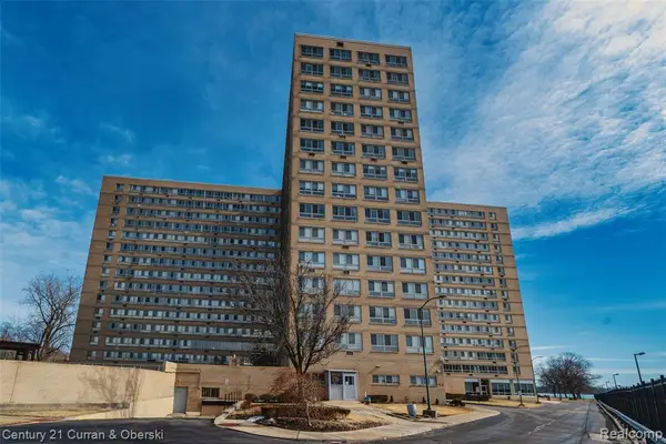 8900 E E Jefferson #112, Detroit, MI 48214