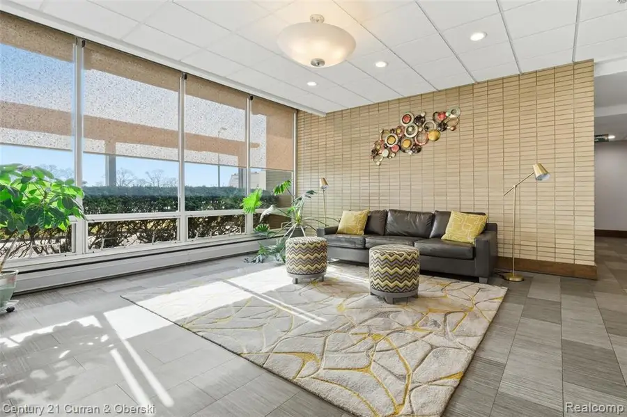 8900 E E Jefferson #112, Detroit, MI 48214 - #2