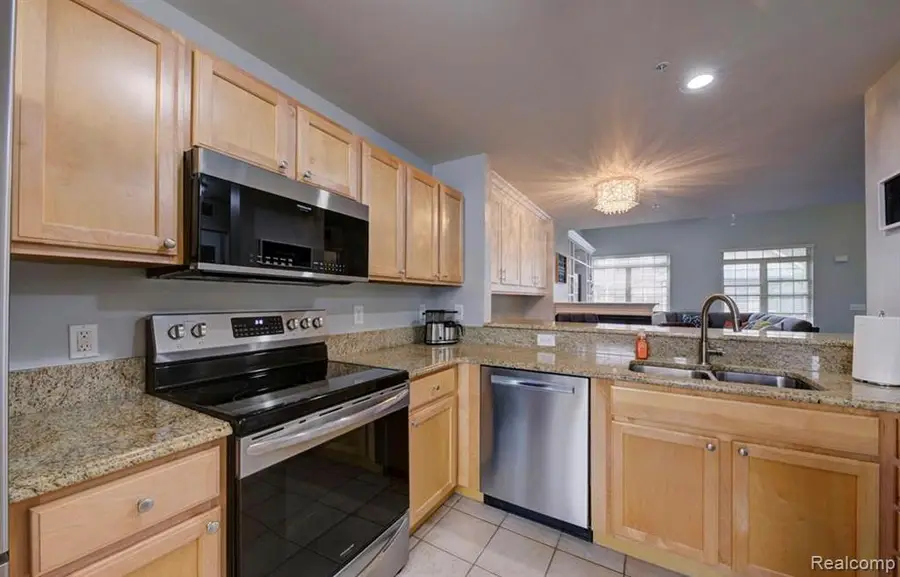 421 Village, Walled Lake, MI 48390 - #3