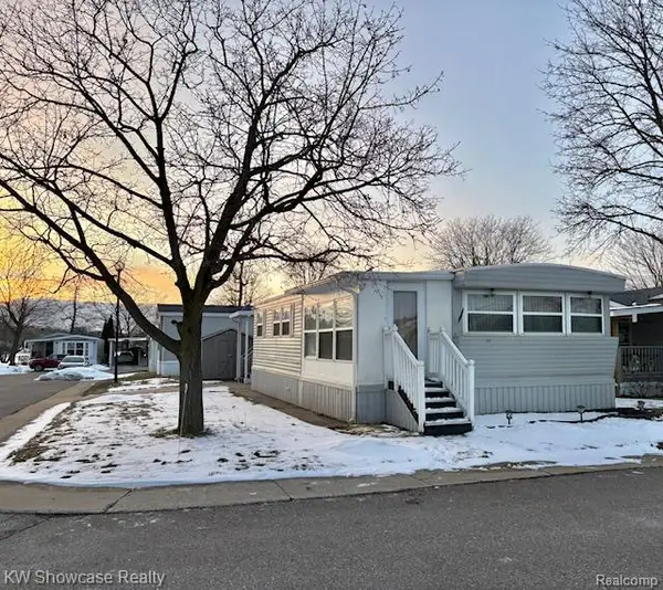 228 Greenhill, White Lake, MI 48386