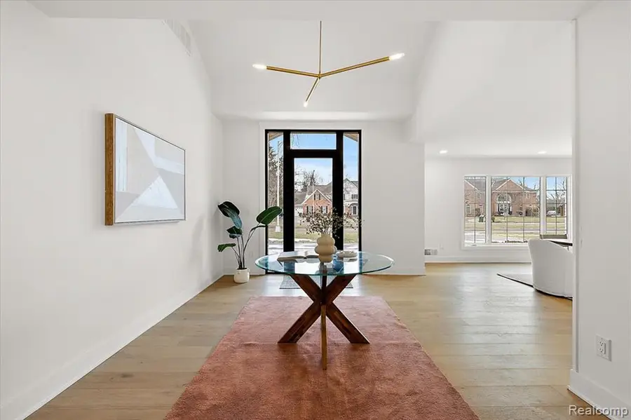 963 Lochmoor, Grosse Pointe Woods, MI  - #2