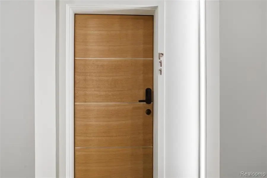 166 Oak St #PH11, Wyandotte, MI 49192 - #2