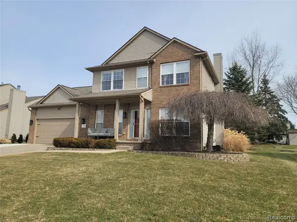 1816 Acorn Valley, Howell, MI 48855