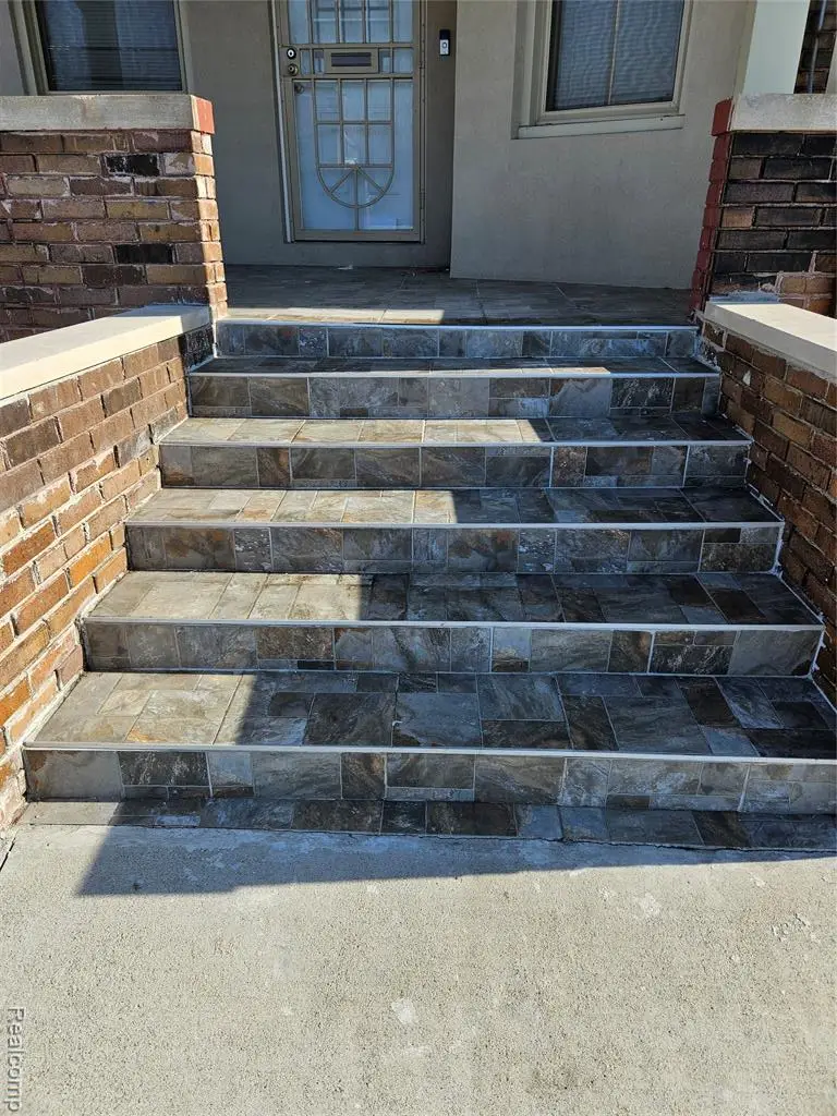 890 E Grand, Detroit, MI  - #2