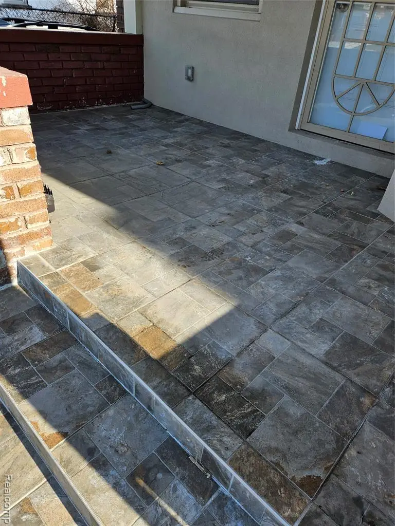 890 E Grand, Detroit, MI  - #3