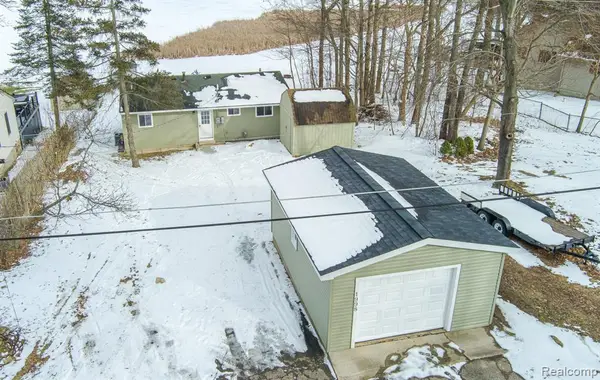 1998 Lakeview, Lapeer, MI 48446