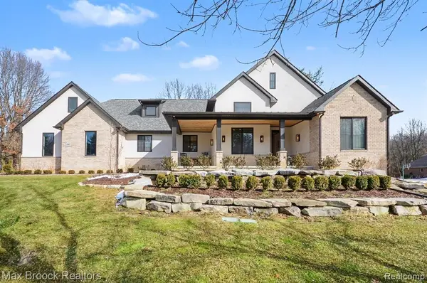 668 Pinery, Lake Orion, MI 