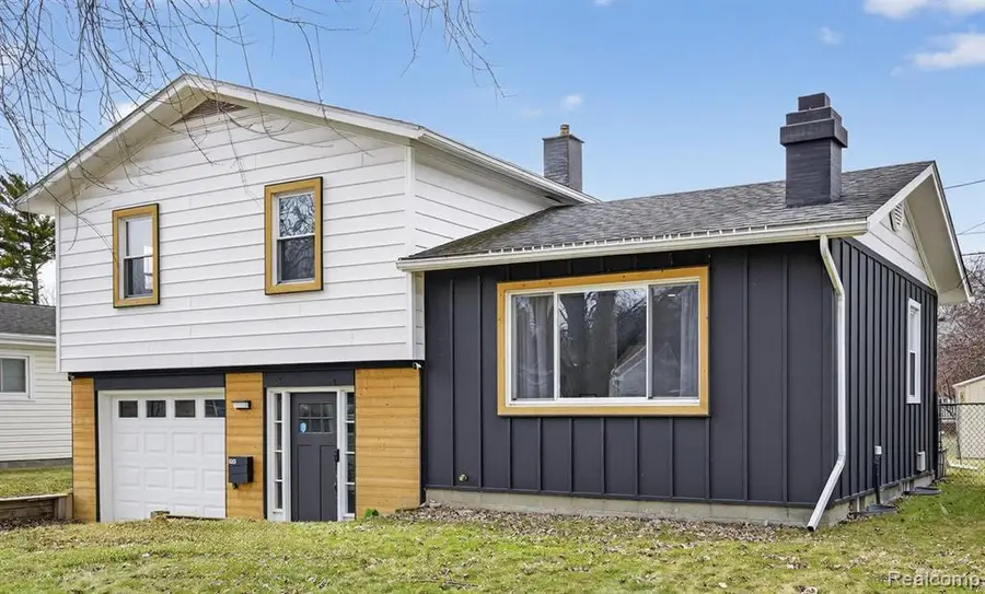 1021 Dingwall, Owosso, MI  - #2