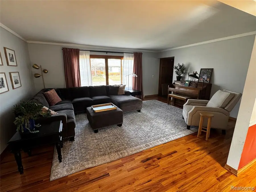 855 Avon, Grosse Pointe Woods, MI  - #3