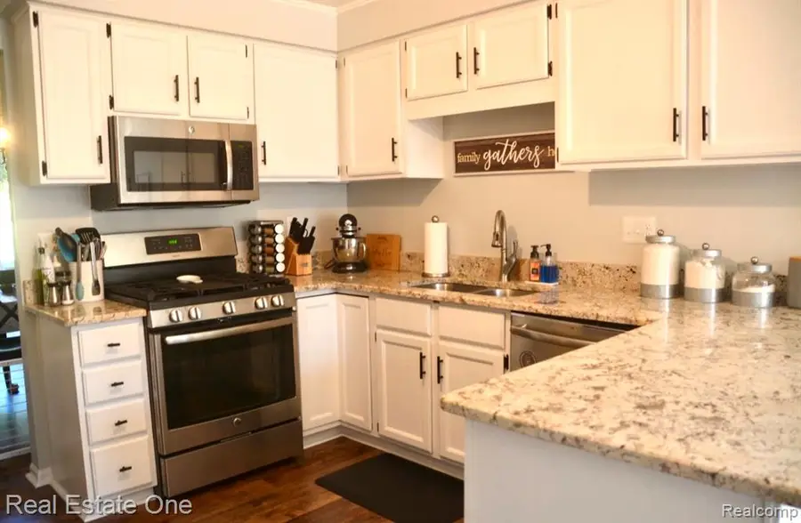 49617 Hamilton #28, Utica, MI  - #2