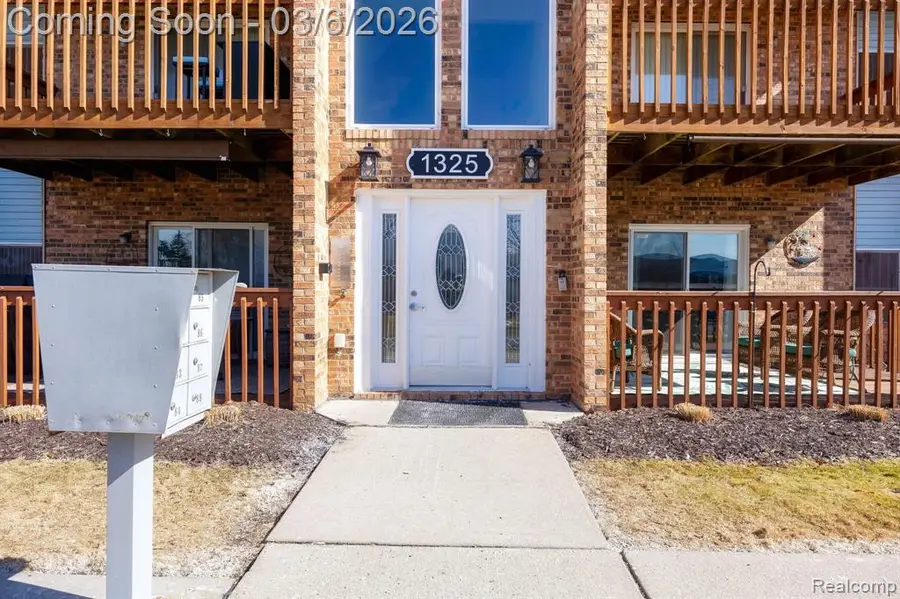1325 Harbour #84, Trenton, MI  - #3