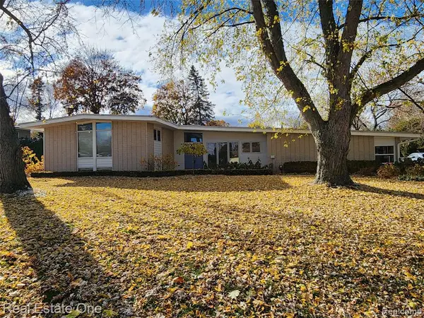 6660 Woodbank, Bloomfield Village, MI 