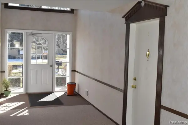 11820 Seaton #1, Sterling Heights, MI 