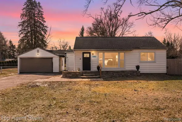 8608 Grace St, Shelby Twp, MI 