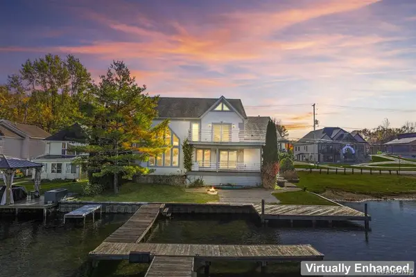 2076 S Long Lake, Fenton, MI 