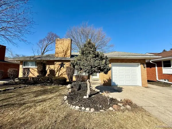 22301 Ardmore Park, Saint Clair Shores, MI 