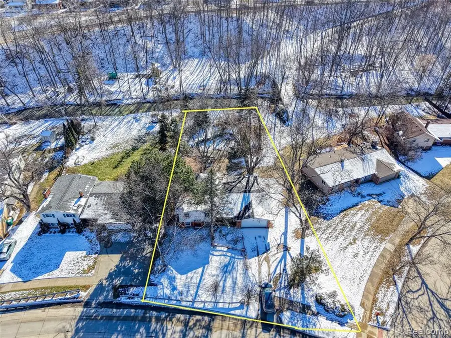 24095 Farmington, Farmington, MI  - #2