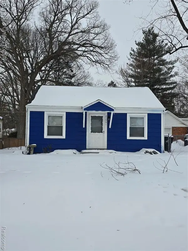 21541 Collingham, Farmington, MI 