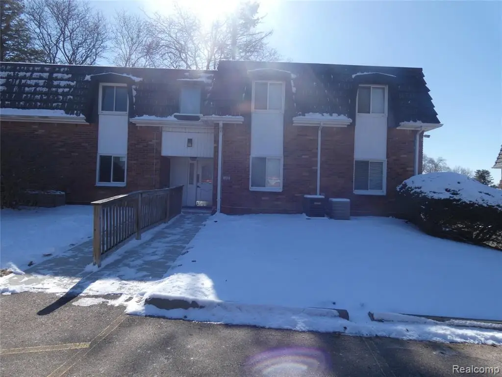 1862 Colonial Village Way #3, Waterford, MI 48328 - #1