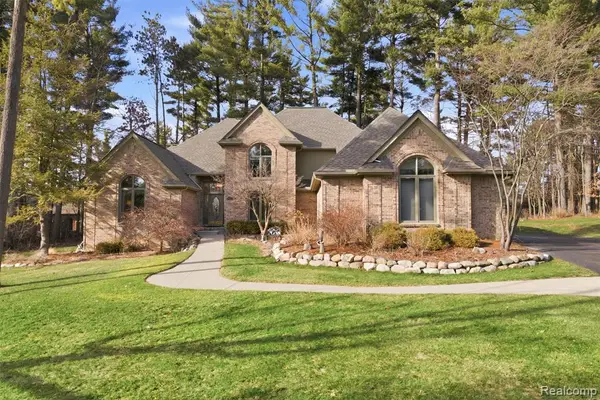 5306 Hidden Pines, Brighton, MI 