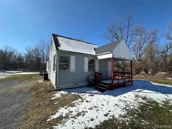 3241 Walton, Flint, MI 48504