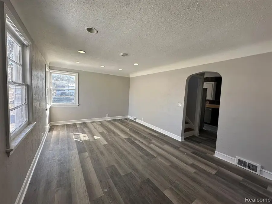 3241 Walton, Flint, MI 48504 - #2