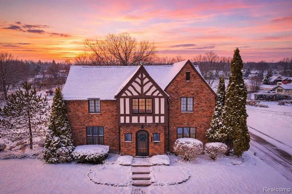 142 Ottawa, Pontiac, MI  - #1