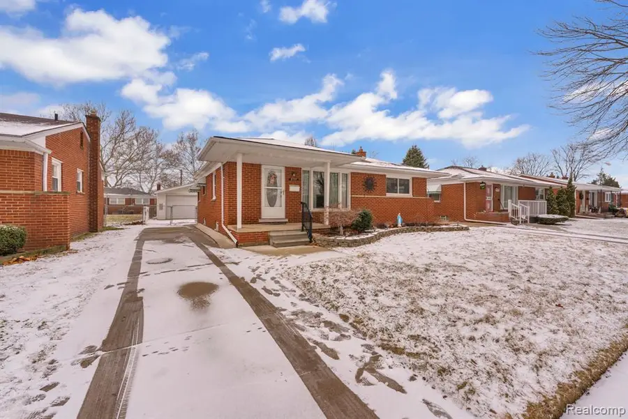 8701 Glengary, Dearborn Heights, MI 48127 - #3