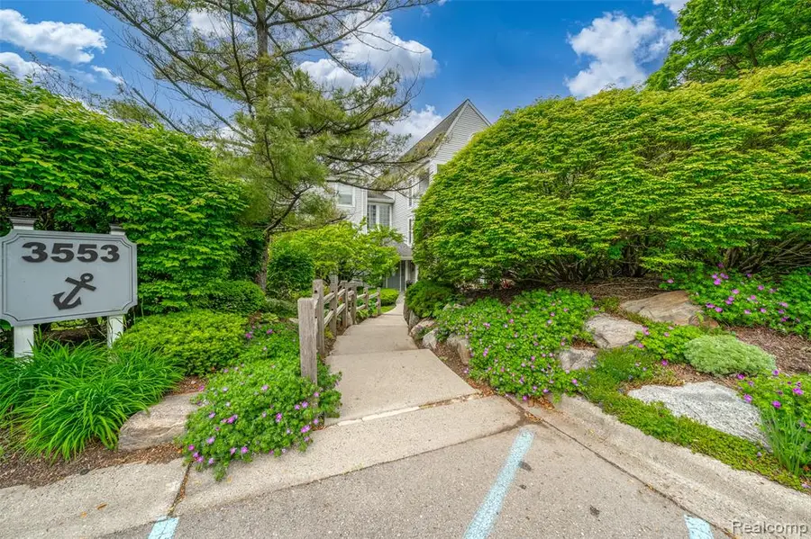 3553 Port Cove #39, Waterford, MI  - #3