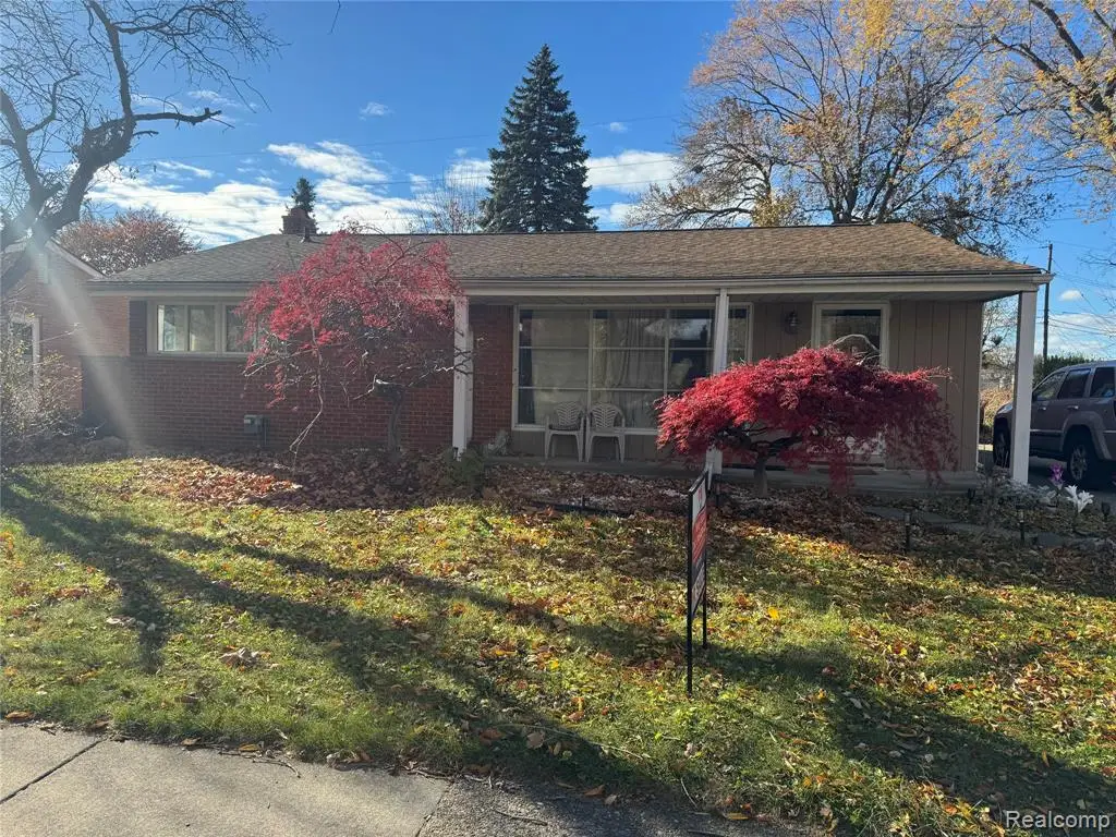 32075 Saint Annes Dr, Warren, MI 48092 - #1