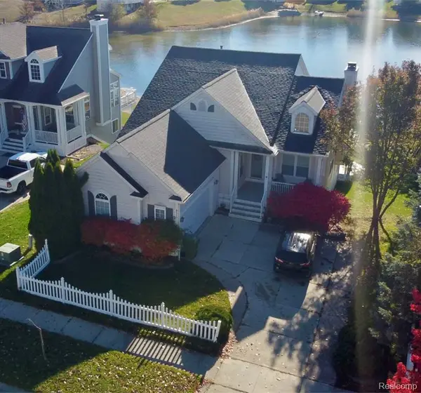 975 Watersedge, Oxford, MI 