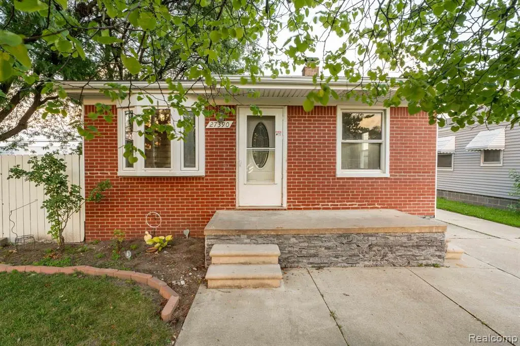 27390 Seyburn, Warren, MI  - #1