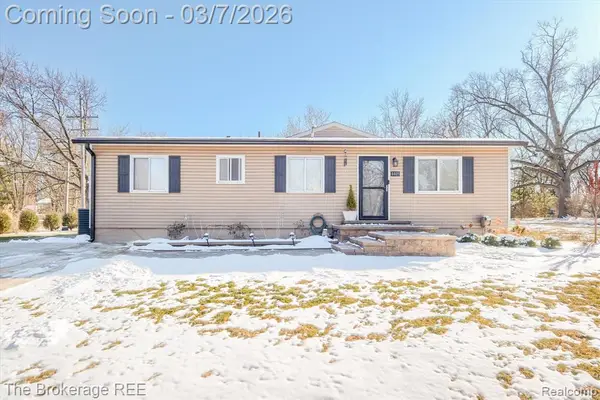 4405 Green Lake, West Bloomfield, MI 48323