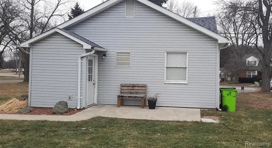 911 W Silver Lake, Fenton, MI  - #2
