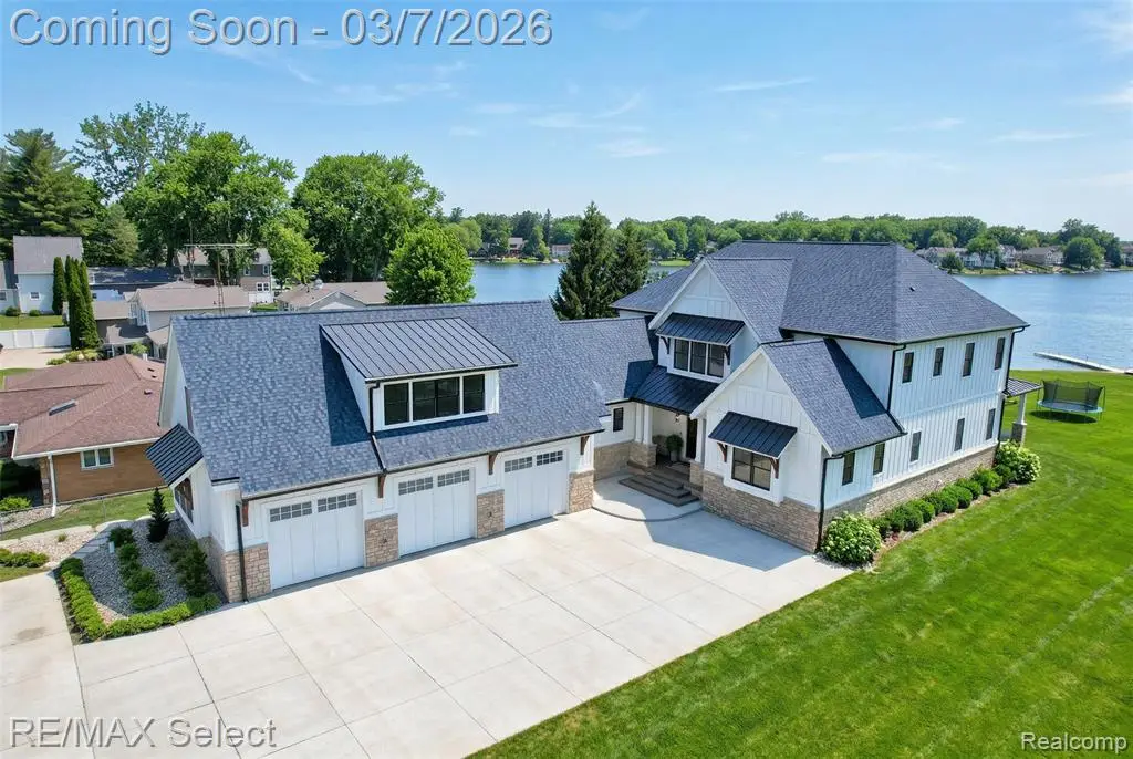 2208 Grove Park, Fenton, MI  - #1